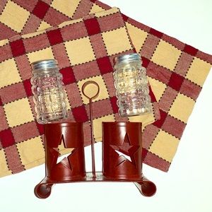 Great gift, salt/pepper, 2 kitchen towels